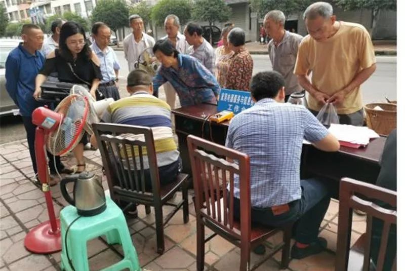 宣漢職業(yè)中專學(xué)校赴下八鎮(zhèn)開展信息技術(shù)咨詢服務(wù)，助力精準(zhǔn)脫貧攻堅